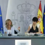 La vicepresidenta Yolanda Díaz y la portavoz del Gobierno, Elma Saiz, el martes en Moncloa.