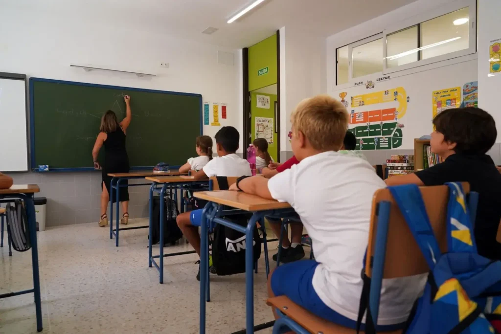 Alumnos en una clase en un centro público. (EP)
