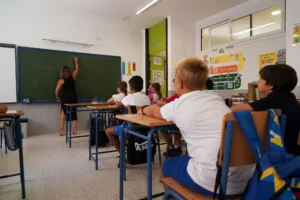 Alumnos en una clase en un centro público. (EP)
